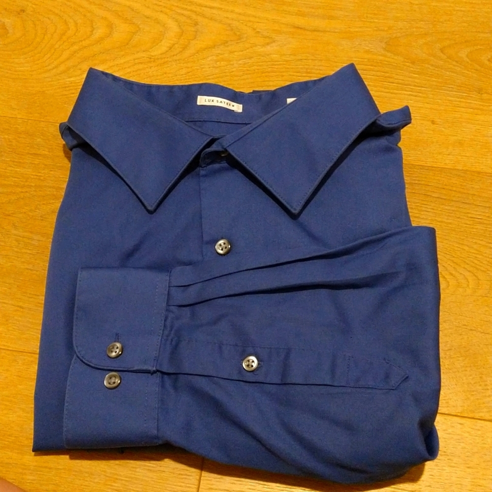 Van Heusen Men's Dress Shirt 18.5 34/35 Blue. Great Condition!
